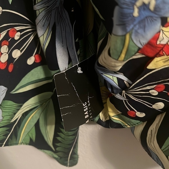 ZARA Tropical Bell Sleeve Blouse Size Medium (343) - Picture 6 of 6